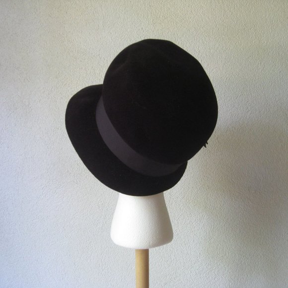 Vintage l 60s OS Mr. John Classic Designer Black Velvet Ribbon Bow Lampshade Hat - Picture 3 of 7